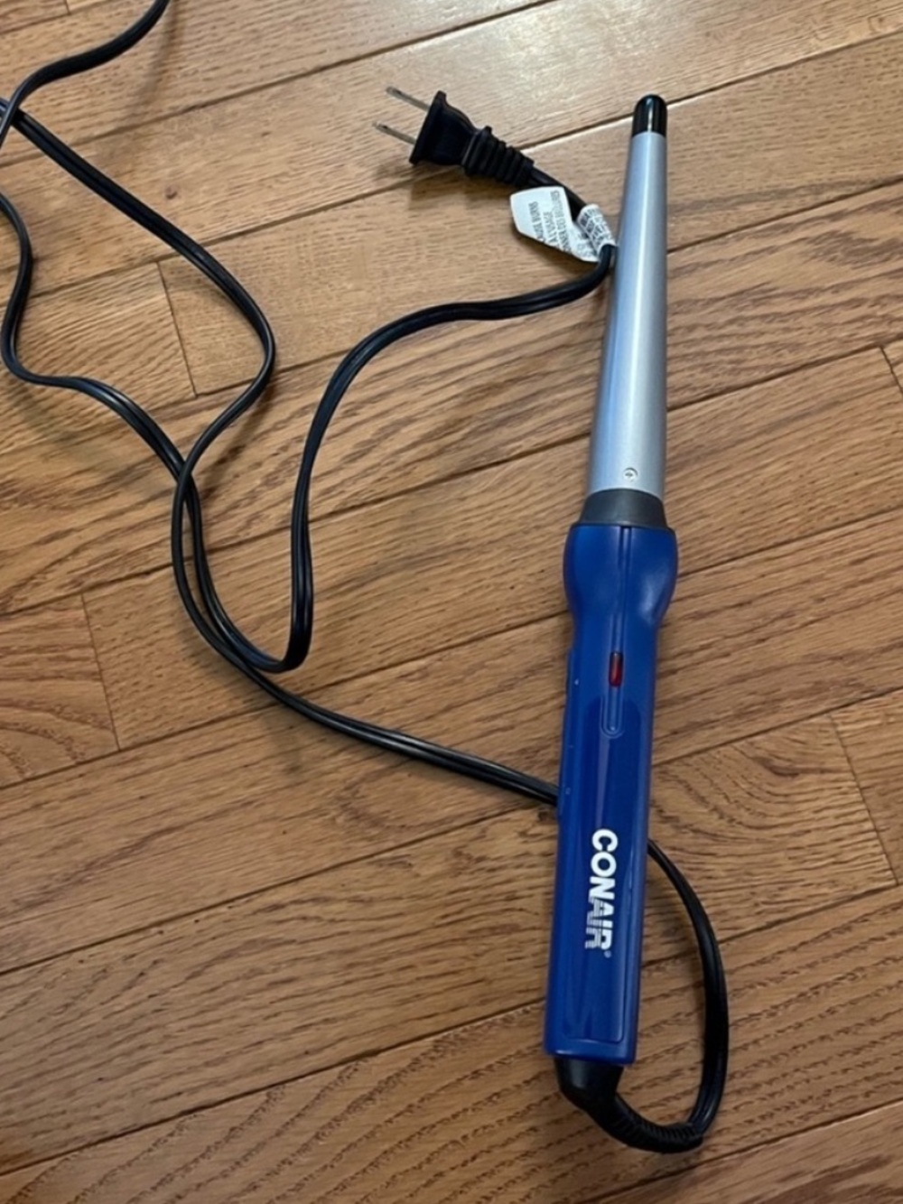 Conair hair curling wand, it works . I just upgraded to higher end .